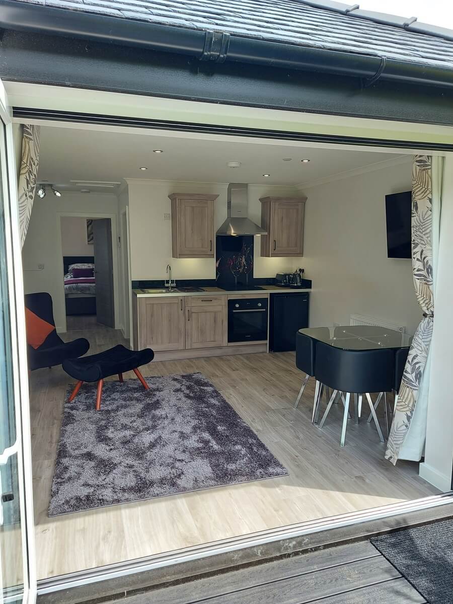 Glenwood Cottage 2026 Bi Fold Pic 01